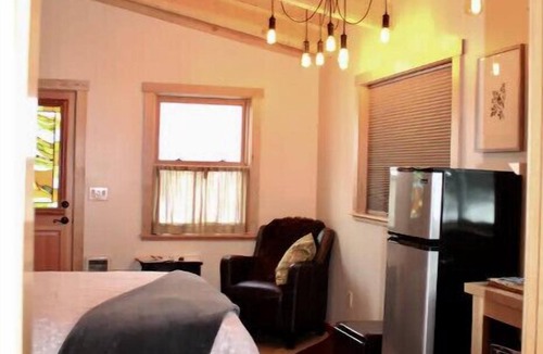 Sandy Apartment | Quail Hollow, private studio