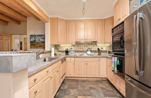 Quail Run Condo | Quail Run 150 | Tennis & Pickleball Courts Views | Kiva Fireplace | Golf Course | Pool & Hot Tub