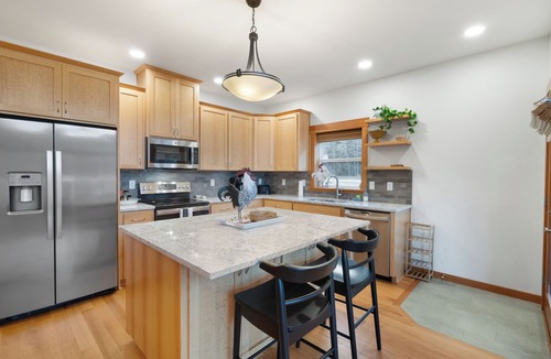 Jacksonville House | Quail Run Mountain View Cottage! Modern Applegate Retreat | River + BLM Access