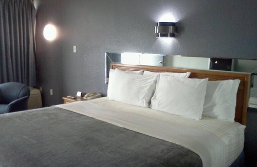 Osage Beach Hotel | Quails Nest Inn and Suites