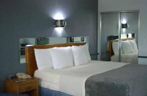 Osage Beach Hotel | Quails Nest Inn and Suites