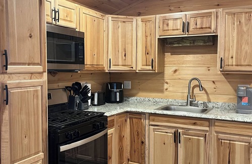 Lawrenceville Cabin | Quaint 1-bedroom cabin with AC and heat in charming Brushton unit #6