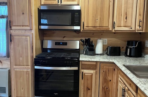 Lawrenceville Cabin | Quaint 1-bedroom cabin with AC and heat in charming Brushton unit #6