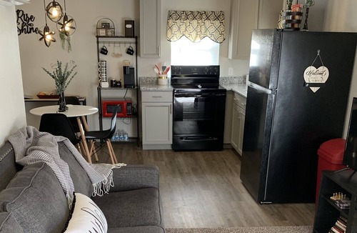 Luther Apartment | Quaint 1 Bedroom Guesthouse just off of Route 66