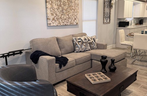 Eastern Division House | Quaint 2-bedroom house with AC in charming mid-town Laredo.