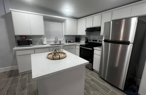 Eastern Division House | Quaint 2-bedroom house with AC in charming mid-town Laredo.