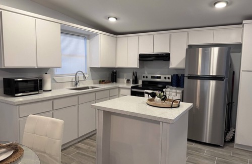 Eastern Division House | Quaint 2-bedroom house with AC in charming mid-town Laredo.