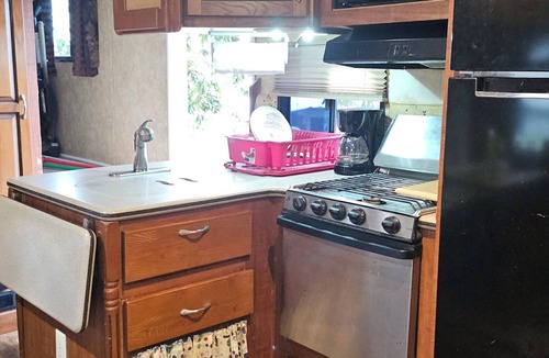 Dry Creek House | Quaint 2-bedroom recreational vehicle with AC in DeRidder