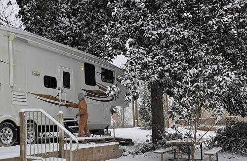 Dry Creek House | Quaint 2-bedroom recreational vehicle with AC in DeRidder