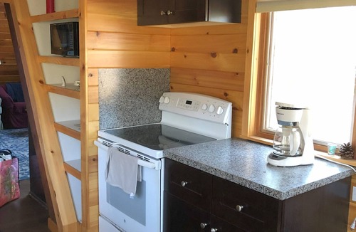 Spencer Cabin | Quaint 2-bedroom waterfront A Frame cabin