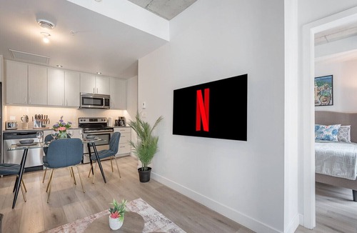 Cite Multimedia Apartment | QUaint 2 BR- Parking -Square Vic