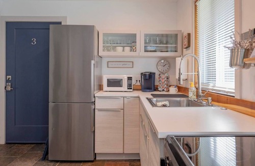 Lynchburg House | Quaint 2BR Escape| Sleeps 5| *Walk to LU Campus*