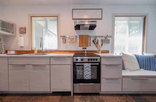 Lynchburg House | Quaint 2BR Escape| Sleeps 5| *Walk to LU Campus*