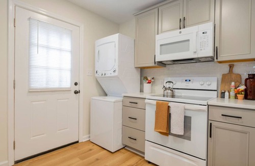 Lynchburg House | Quaint 3-BR Getaway | Free Parking + Free WiFi
