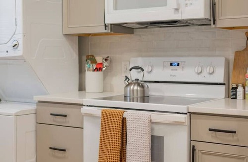 Lynchburg House | Quaint 3-BR Getaway | Free Parking + Free WiFi