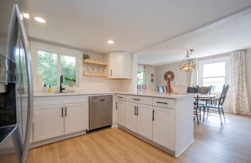 Madison Heights Apartment | *Quaint 3BD Home 2 King Beds 3TVs Free Wifi*