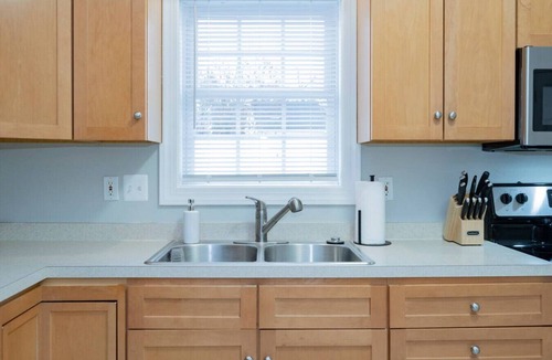 Lynchburg House | Quaint 3Bedroom Home w/King Bed & Fenced Backyard