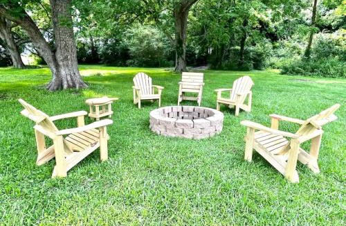 Fairfield House | Quaint 3BR Home on 3 acres 1hr to OBX