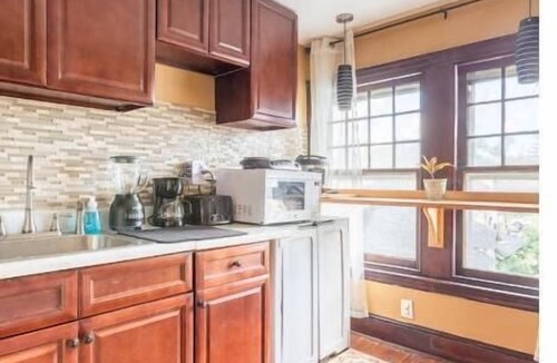 Upper Darby Apartment | Quaint 3rd Floor Loft