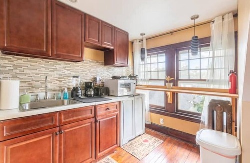 Upper Darby Apartment | Quaint 3rd Floor Loft
