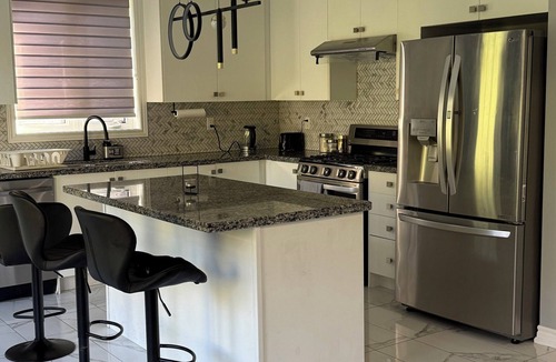 Whitby House | Quaint 4-bedroom house with AC in charming Whitby on