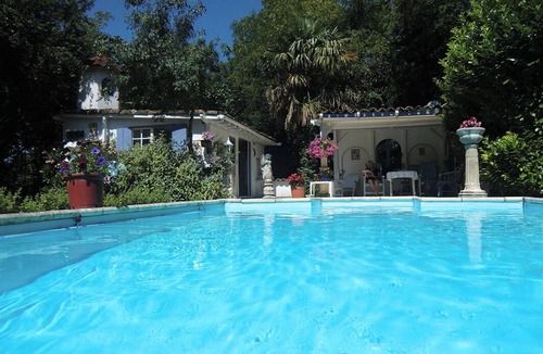 Villepinte House | Quaint 8-bedroom house in Villepinte perfect for group stays