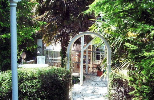 Villepinte House | Quaint 8-bedroom house in Villepinte perfect for group stays