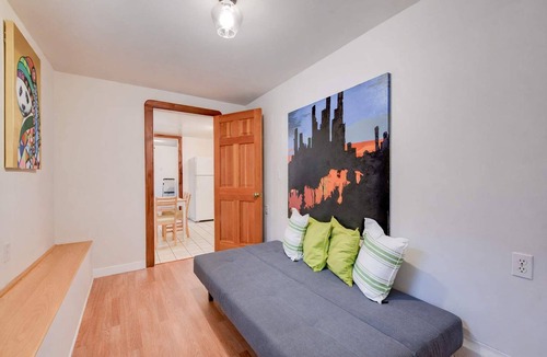 Golden Gate Apartment | Quaint and Charming 2BR APT in Central Oakland