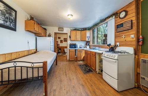 Northport Apartment | Quaint and comfortable studio located on a private, gated, riverfront property.