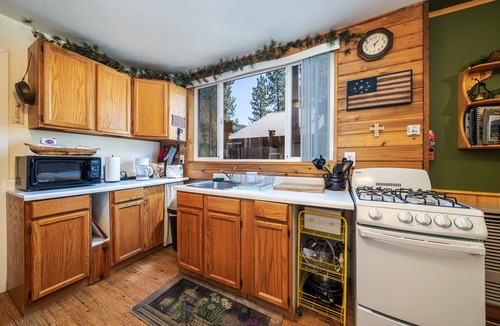 Northport Apartment | Quaint and comfortable studio located on a private, gated, riverfront property.