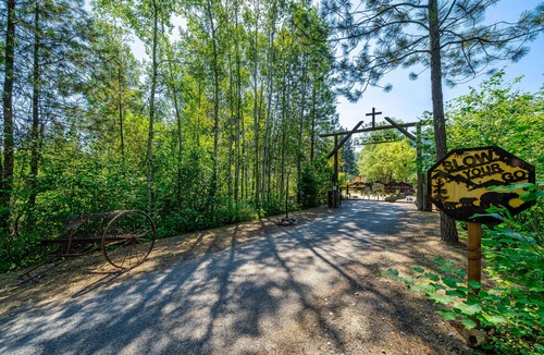 Northport Apartment | Quaint and comfortable studio located on a private, gated, riverfront property.