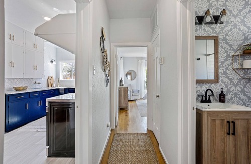 Weatherford House | Quaint and Cozy Historic Home in Downtown Weatherford