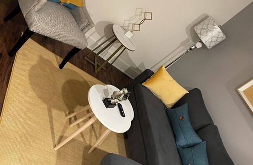 Peak's Suburban Addition Apartment | Quaint and Cozy