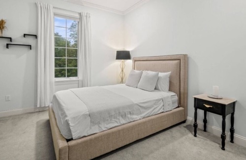 Maple Hill House | Quaint and Quiet 2 Bed / 1 Bath