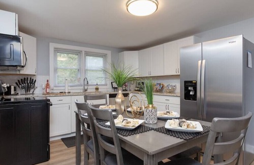 Mebane House | Quaint and Warm 2BR Cottage Close to 85/40, WiFi