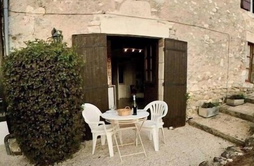 Garonne House | Quaint apartment in a quiet rural location