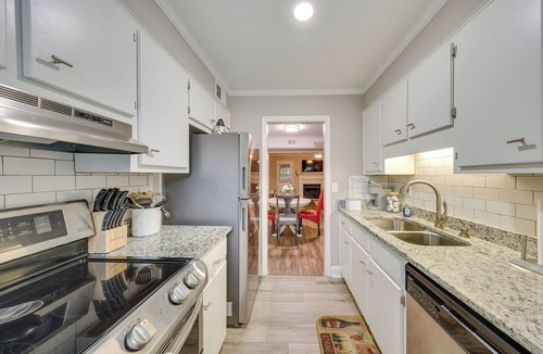 Summerville House | Quaint Augusta Townhome: 3 Mi to the Masters!