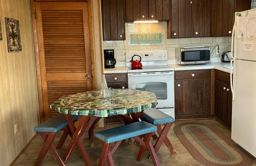 Broadkill Beach Cottage | Quaint Beachfront Cottage, Panoramic Bay Views! Sleeps 8, Pet Friendly