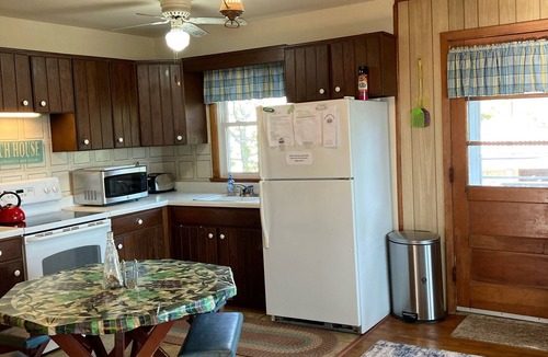 Broadkill Beach Cottage | Quaint Beachfront Cottage, Panoramic Bay Views! Sleeps 8, Pet Friendly