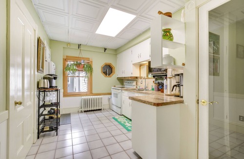 Beverly House | Quaint Beverly Townhome: Walk to Beach & Downtown!