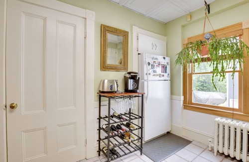 Beverly House | Quaint Beverly Townhome: Walk to Beach & Downtown!