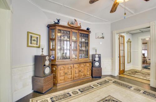 Beverly House | Quaint Beverly Townhome: Walk to Beach & Downtown!
