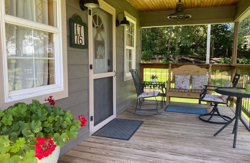 Springdale Cabin | Quaint cabin in foothills of the Ozarks - quick access to Fayetteville and NWA!