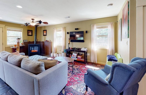Eureka Springs Cabin | Quaint cabin on Beaver Lake with kayaks, hot tub, firepits, wood stove, grill