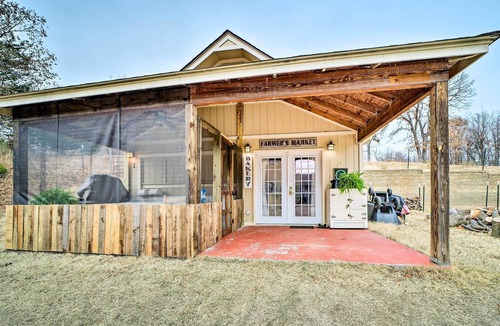 Sequoyah Apartment | Quaint Claremore 'Farm House' - Pet Friendly!
