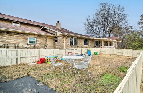 Sequoyah Apartment | Quaint Claremore 'Farm House' - Pet Friendly!