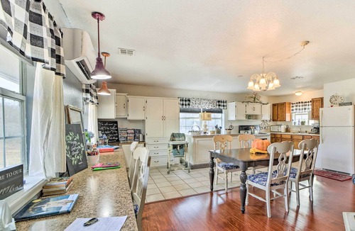 Sequoyah Apartment | Quaint Claremore 'Farm House' - Pet Friendly!