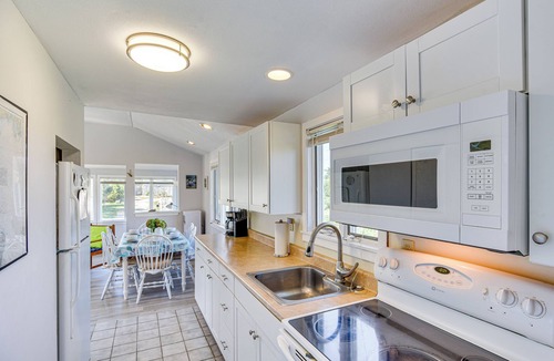 Quonochontaug Cottage | Quaint Coastal Cottage with Patio!