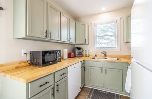 Eudora House | Quaint & Comfy Eudora House - Perfect for Families or Weekend Escapes
