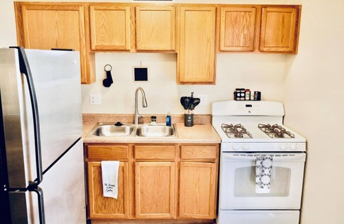 Menlo Park Apartment | Quaint condo near hiking-biking-downtown